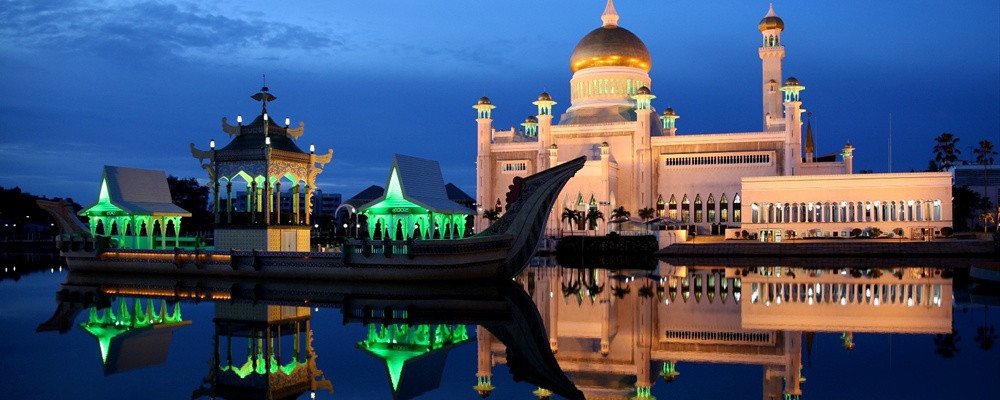 Sultan Omar Ali Saifuddin Mosque - Bandar Seri Begawan, Brunei 